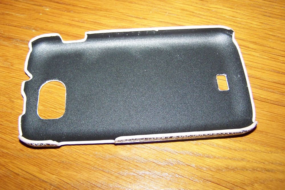 coque pour WIKO CINK KING, NEUVE, imprim&eacute;e noir/blanc Téléphones et tablettes