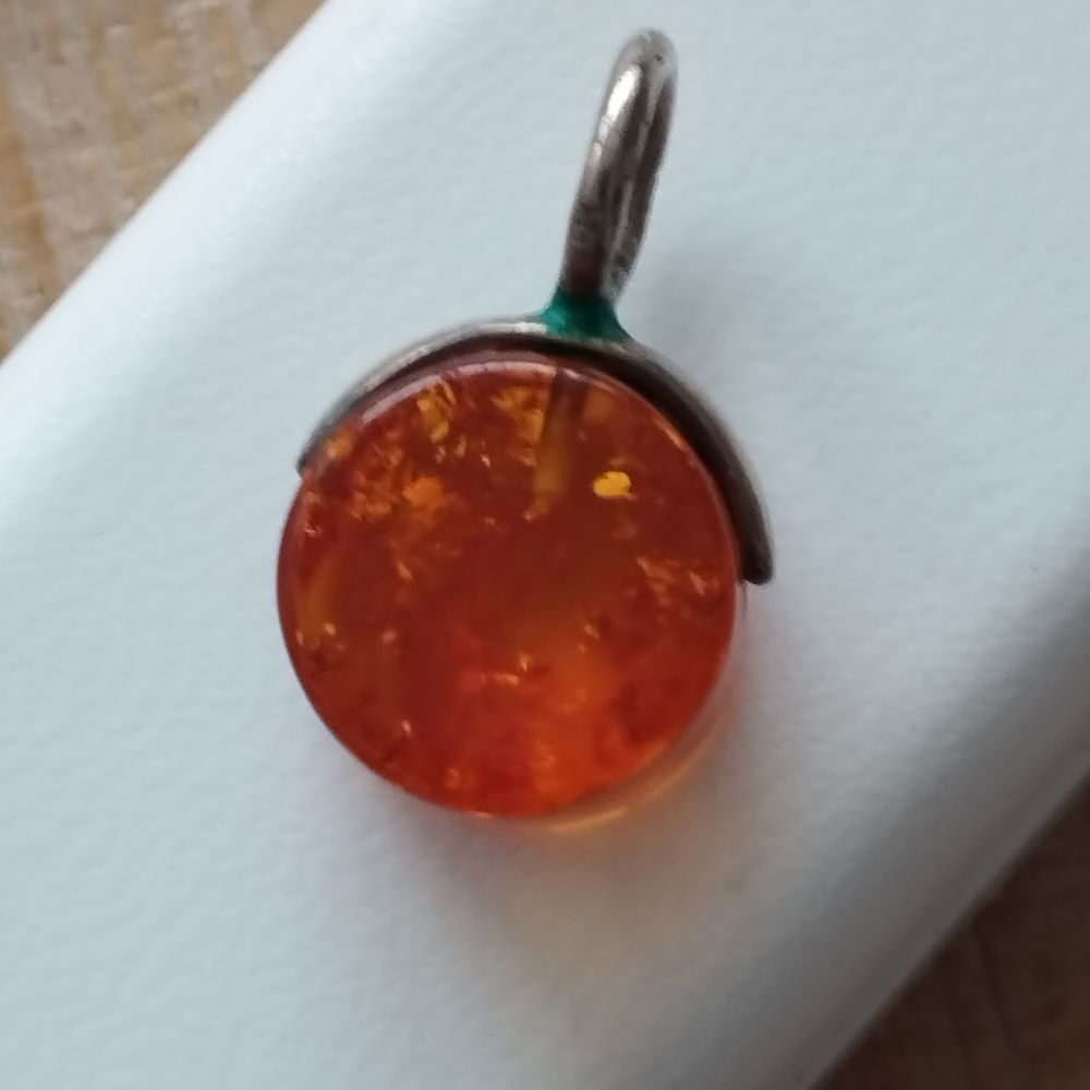 pendentif en ambre Bijoux et montres