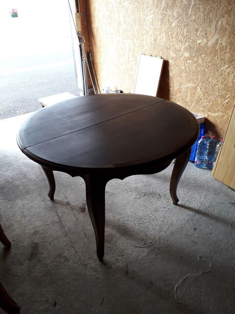 table ronde noyer 150 Méry (73)