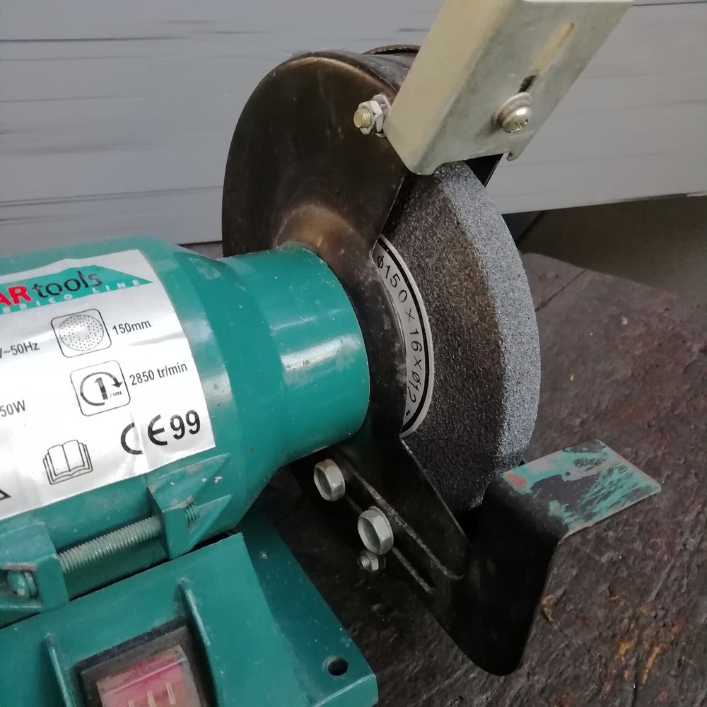 Touret de meulage et d'aff&ucirc;tage Far Tools. Bricolage