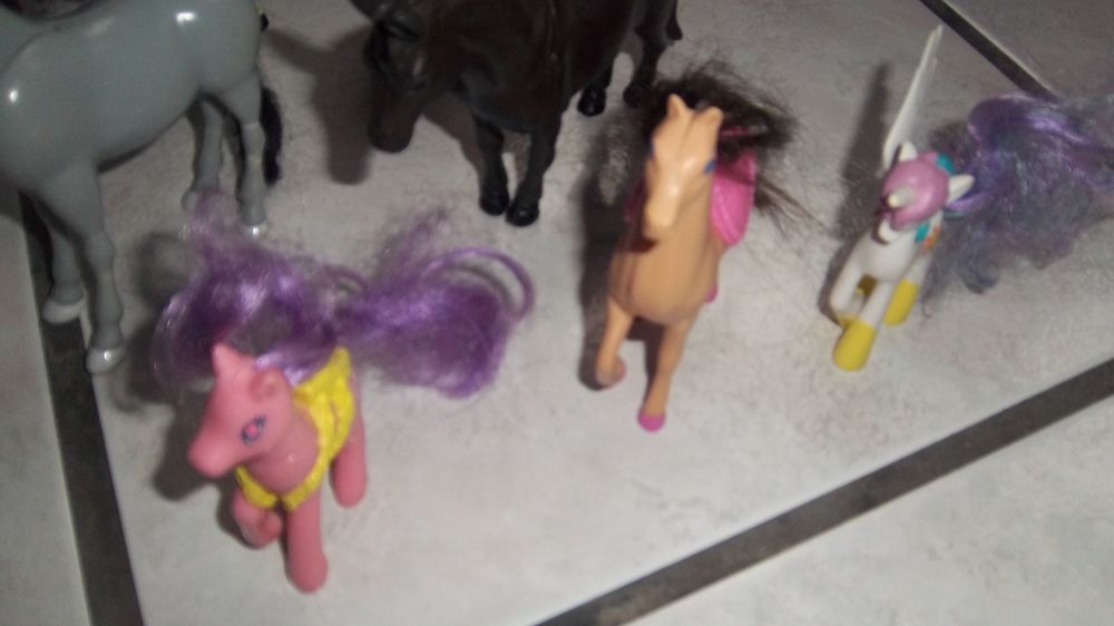 Lot de 8 chevaux diff&eacute;rentes tailles licornes Jeux / jouets