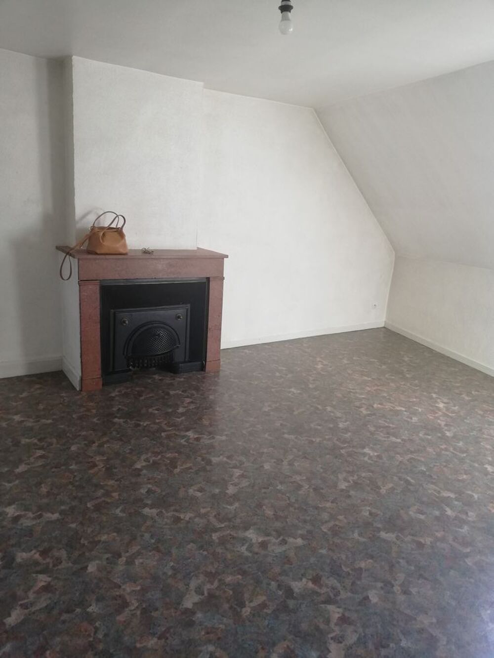 Location Appartement F1 au centre de Pont de Cheruy 38230 Pont-de-chéruy