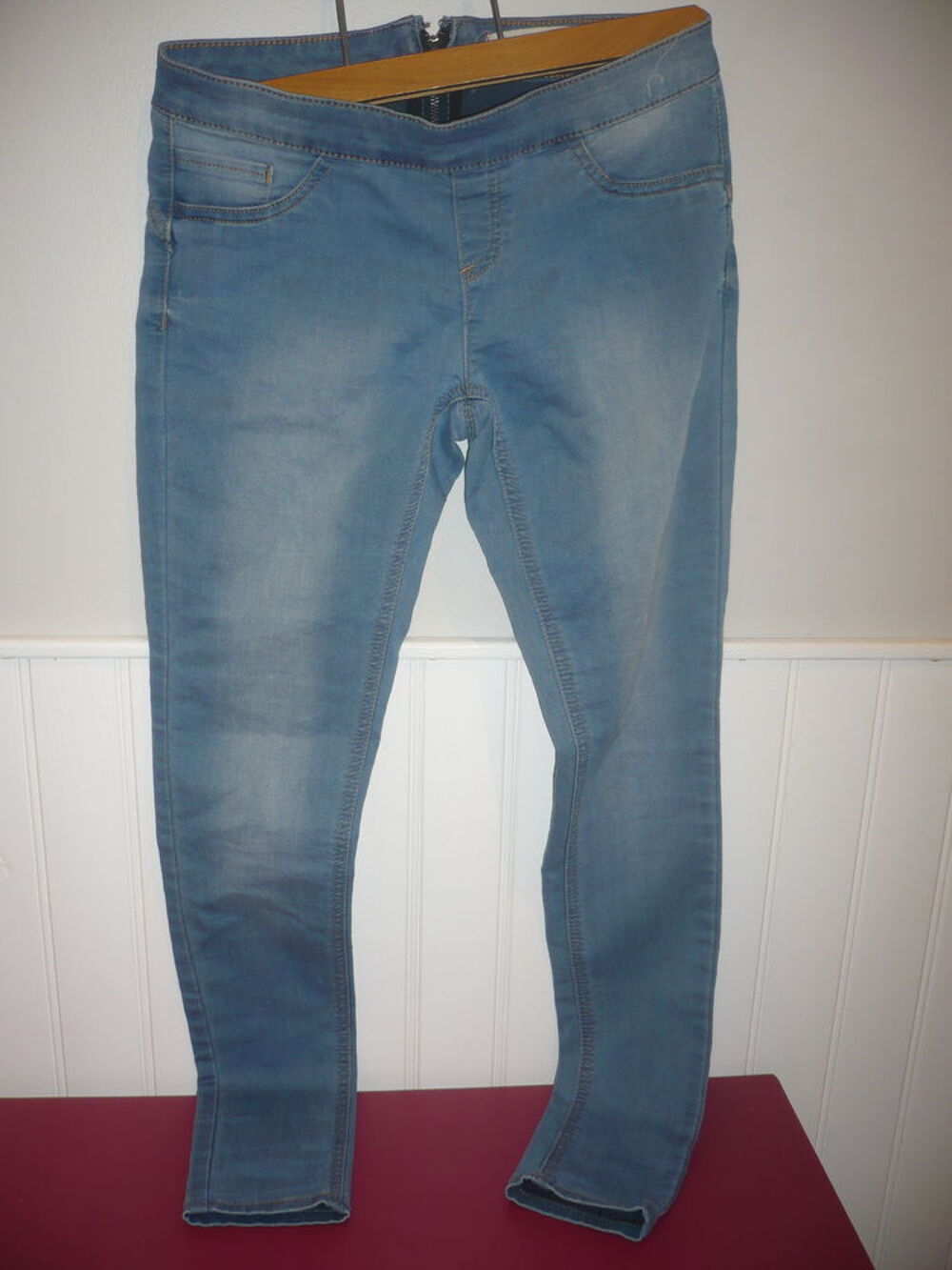 PANTALON JEAN TAILLE 34 Vêtements