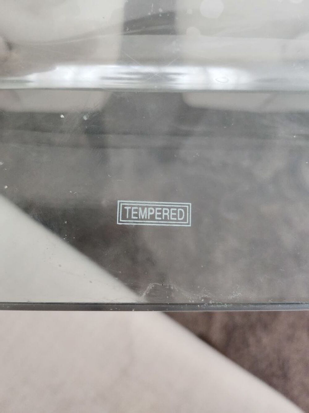 Superbe table &agrave; manger en verre tremp&eacute; Meubles