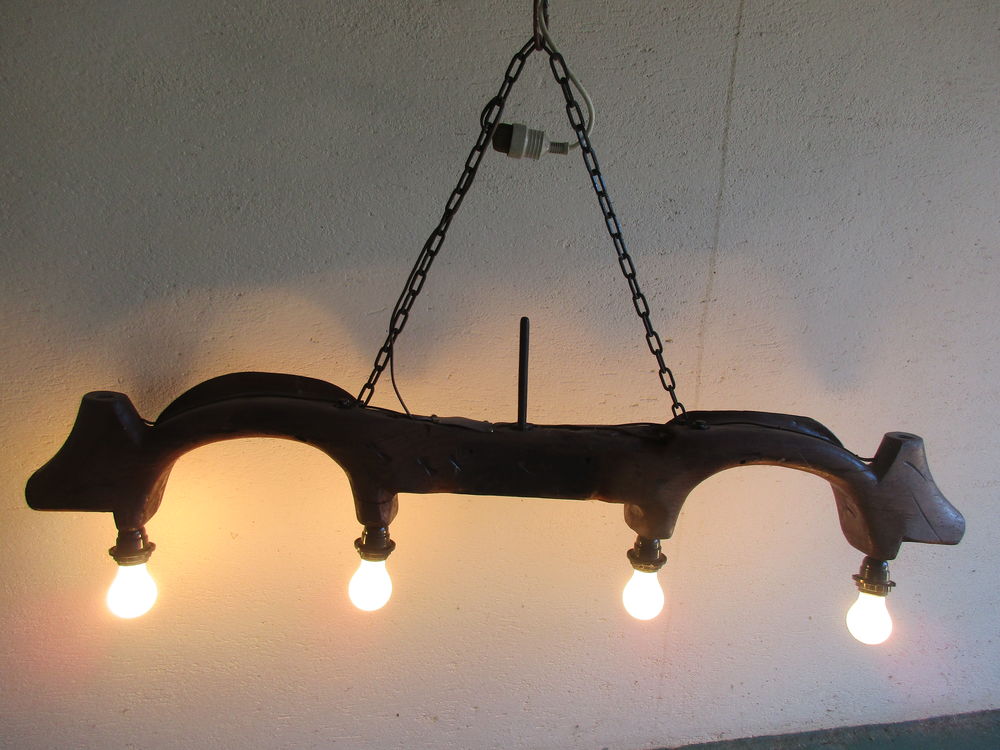 LUMINAIRE EN VERITABLE JOUG DE BOEUF 