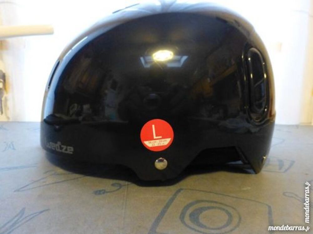 Casque NEUF taille L pour Skieur ou autre sport Sports