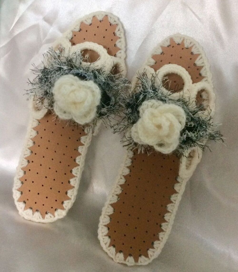Chic chaussons - tongs avec semelles anti d&eacute;rapa,pour femme. Chaussures