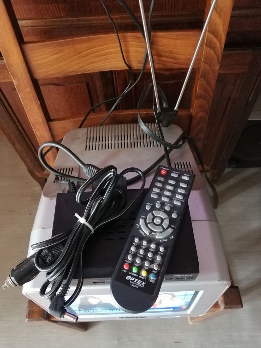television avec d&eacute;codeur 12V / 220V pour camping ou autre Photos/Video/TV