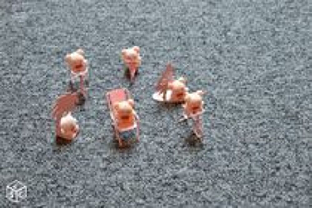 6 figurines ou petits petits oursons et autres Jeux / jouets