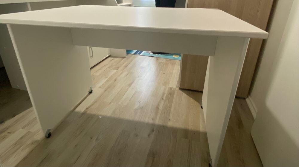 Lit enfant combin&eacute; avec bureau &agrave; roulettes 90x 200cm Puériculture