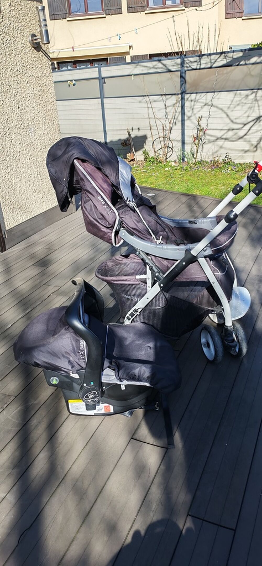 Landau Poussette avec cosy noir. &Agrave; r&eacute;cup&eacute;rer sur place Puériculture