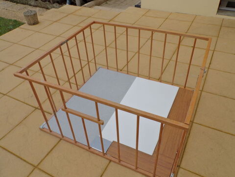 PARC b�b� en bois pliant (pas d'envoi) 8 Lu�on (85)