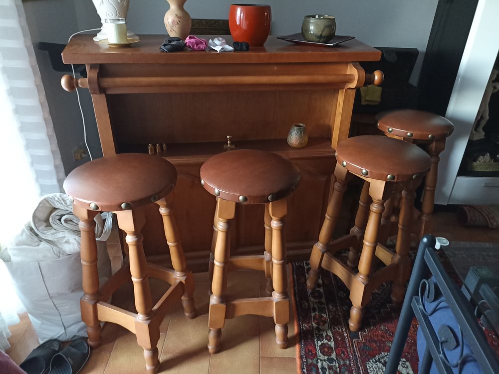 BAR PALISSANDRE ET QUATRE TABOURETS HAUT Meubles