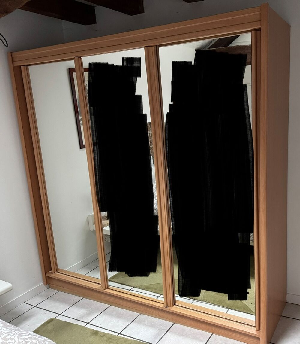 Armoire bois trois portes coulissantes, long 2,30 et H 2,20 Meubles