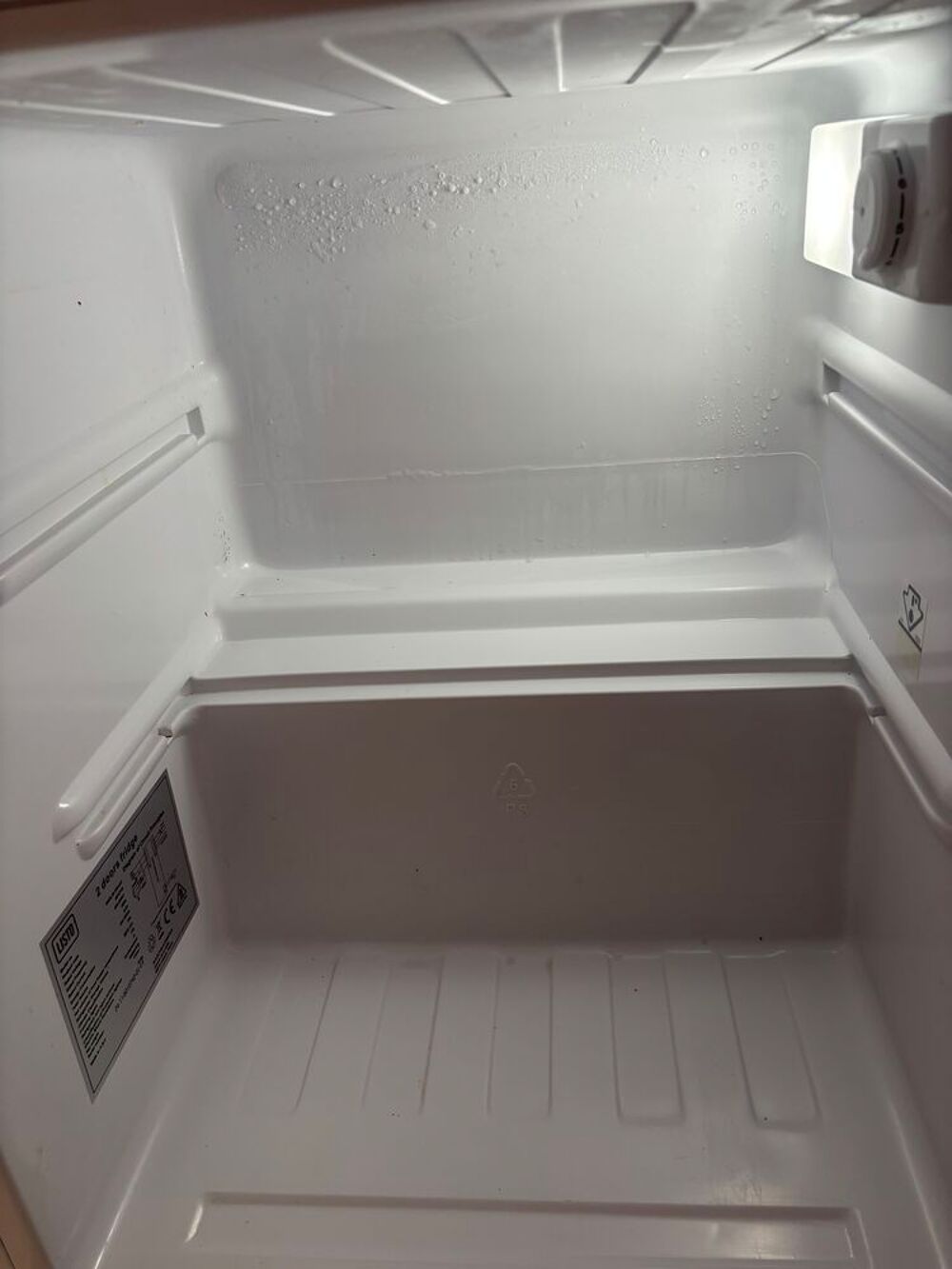 R&eacute;frig&eacute;rateur cong&eacute;lateur 2 portes tr&egrave;s bon &eacute;tat Electroménager