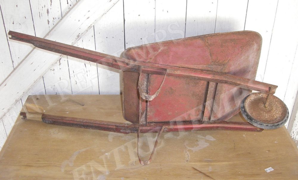 ANCIENNE BROUETTE M&Eacute;TAL POUR ENFANT 1930 Jeux / jouets