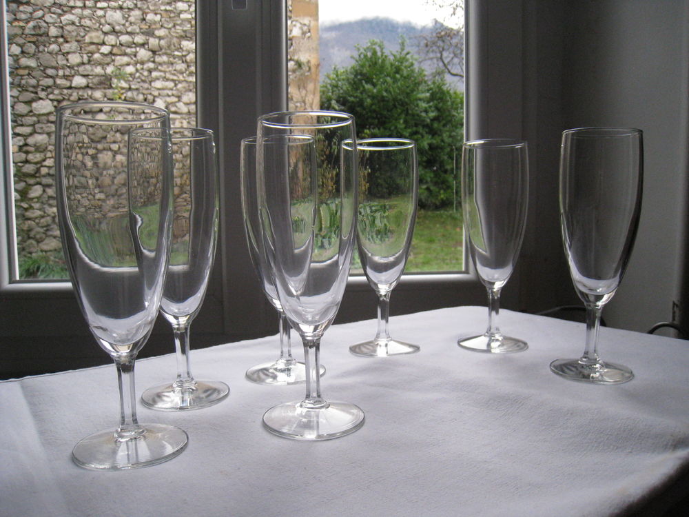 12 fl&ucirc;tes champagne neuves Cuisine