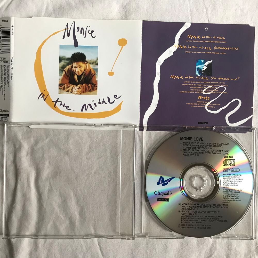 CD Monie Love - Monie In The Middle CD et vinyles