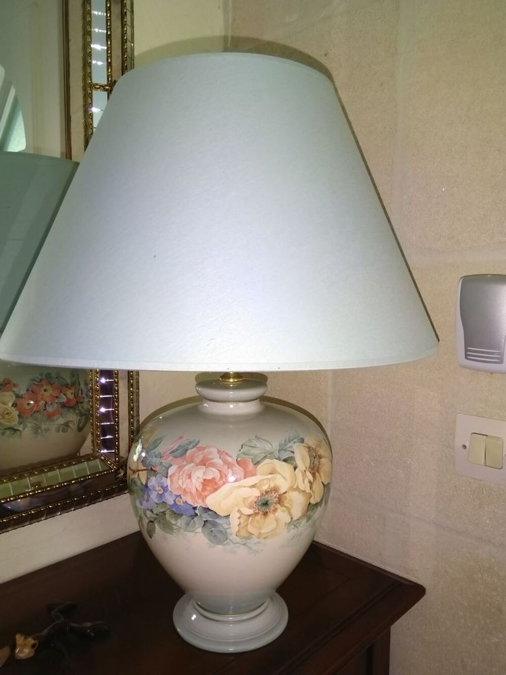 Lampe et colonne Dcoration