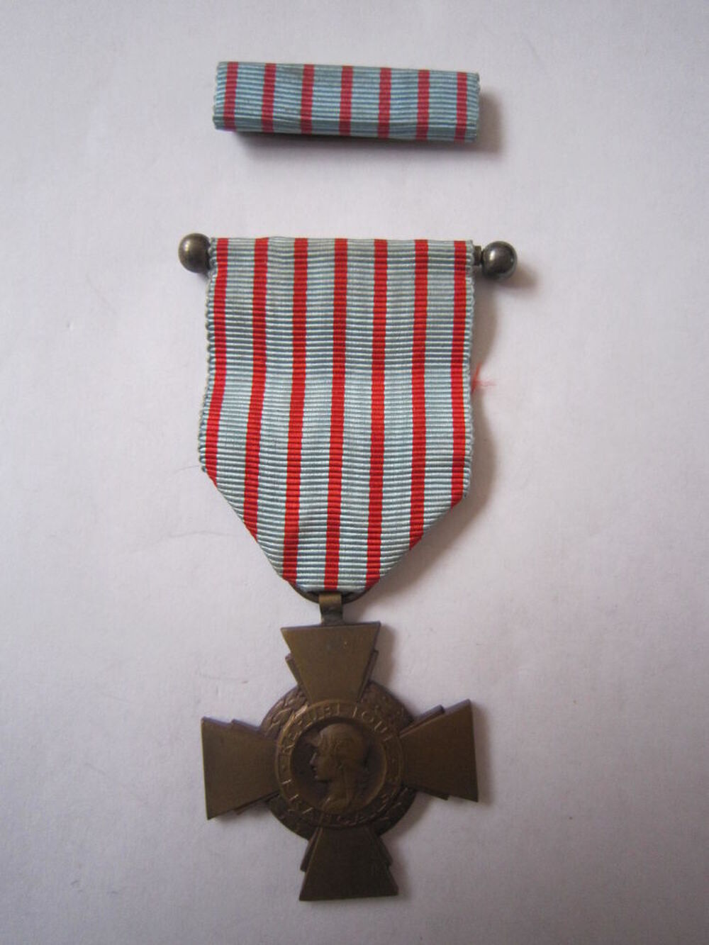 Croix du combattant et barrette
