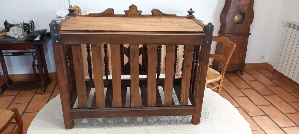 Paneti&egrave;re ancienne 
Meubles