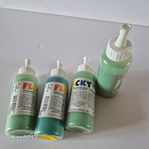 Lot de 4 biberons avec de la poudre pour faire un effet velo 9 Saumur (49)