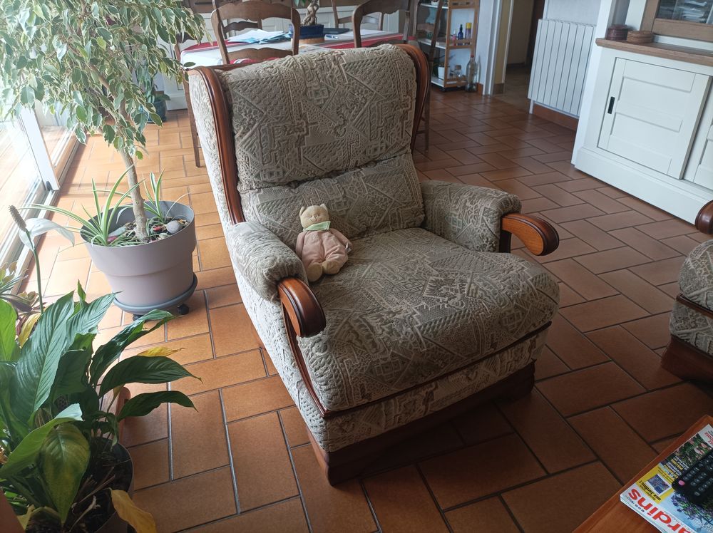un canape et 2 fauteuils bon &eacute;tat non convertible Meubles