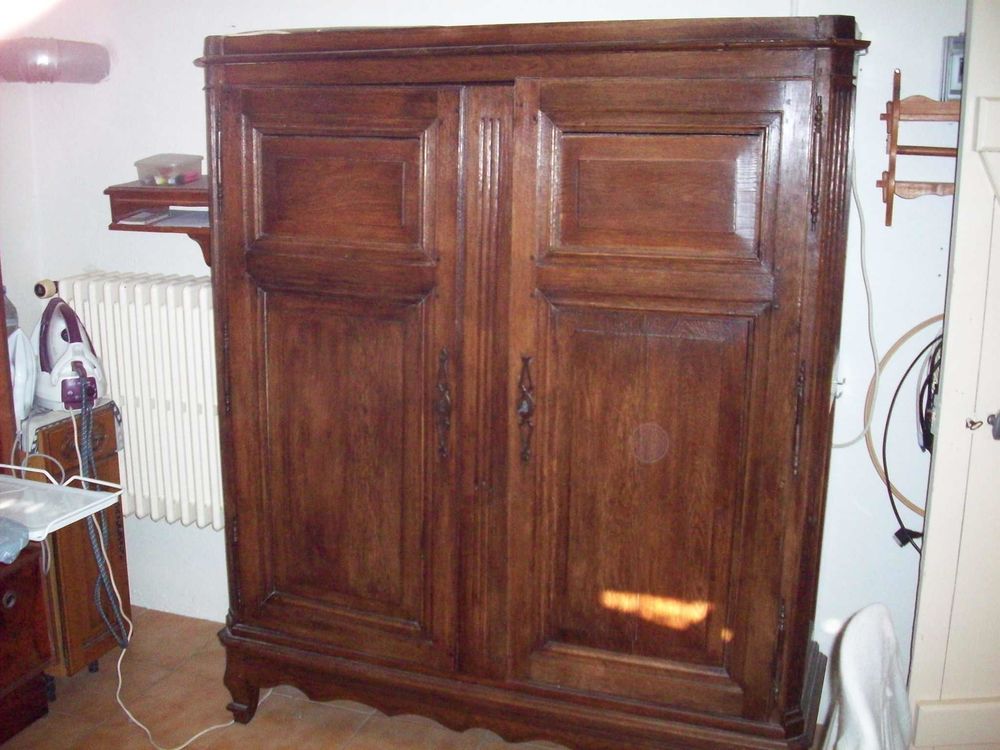 Armoire ancienne . Meubles
