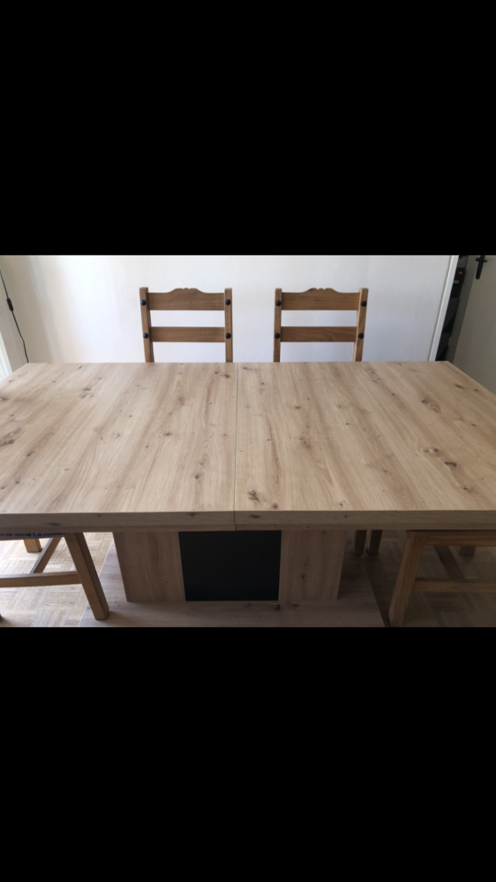 Table de salle &agrave; manger. Electroménager