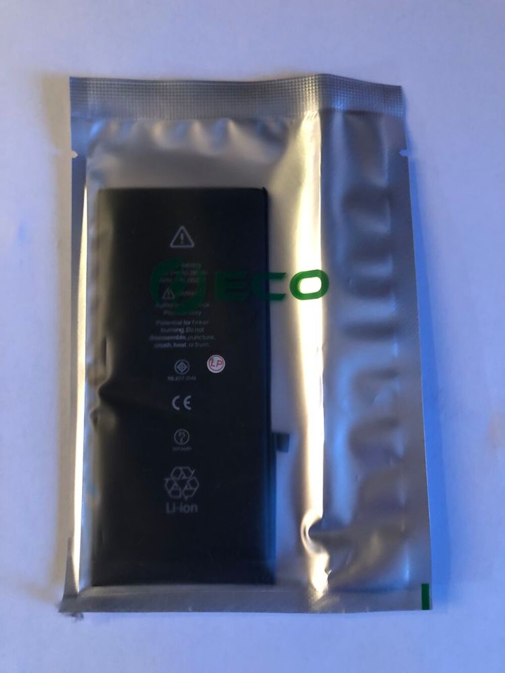 Batterie iPhone 8 Plus neuve avec adh&eacute;sifs. Téléphones et tablettes