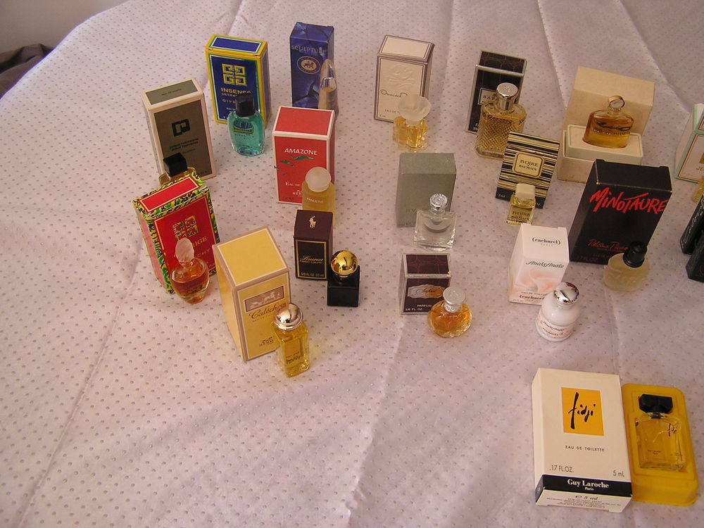 miniatures de parfums pleine avec boite ou &eacute;crin neuf 