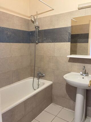  Appartement à louer 3/4 pièces 65 m²