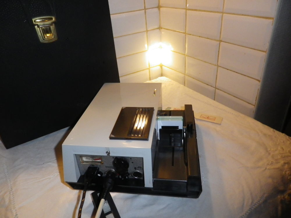 Ancien projecteur diapositive PRESTINOX 3 fonctionne vintage Photos/Video/TV
