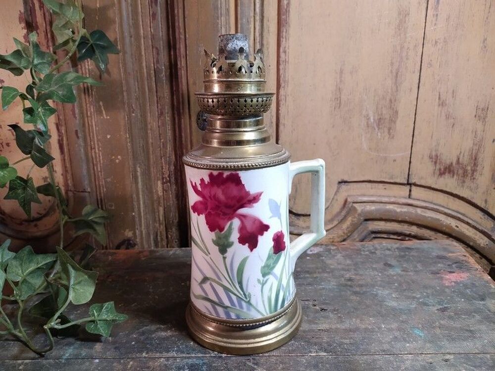 Ancienne Lampe &agrave; P&eacute;trole Fa&iuml;ence D&eacute;cor Fleurs de Pavot Décoration