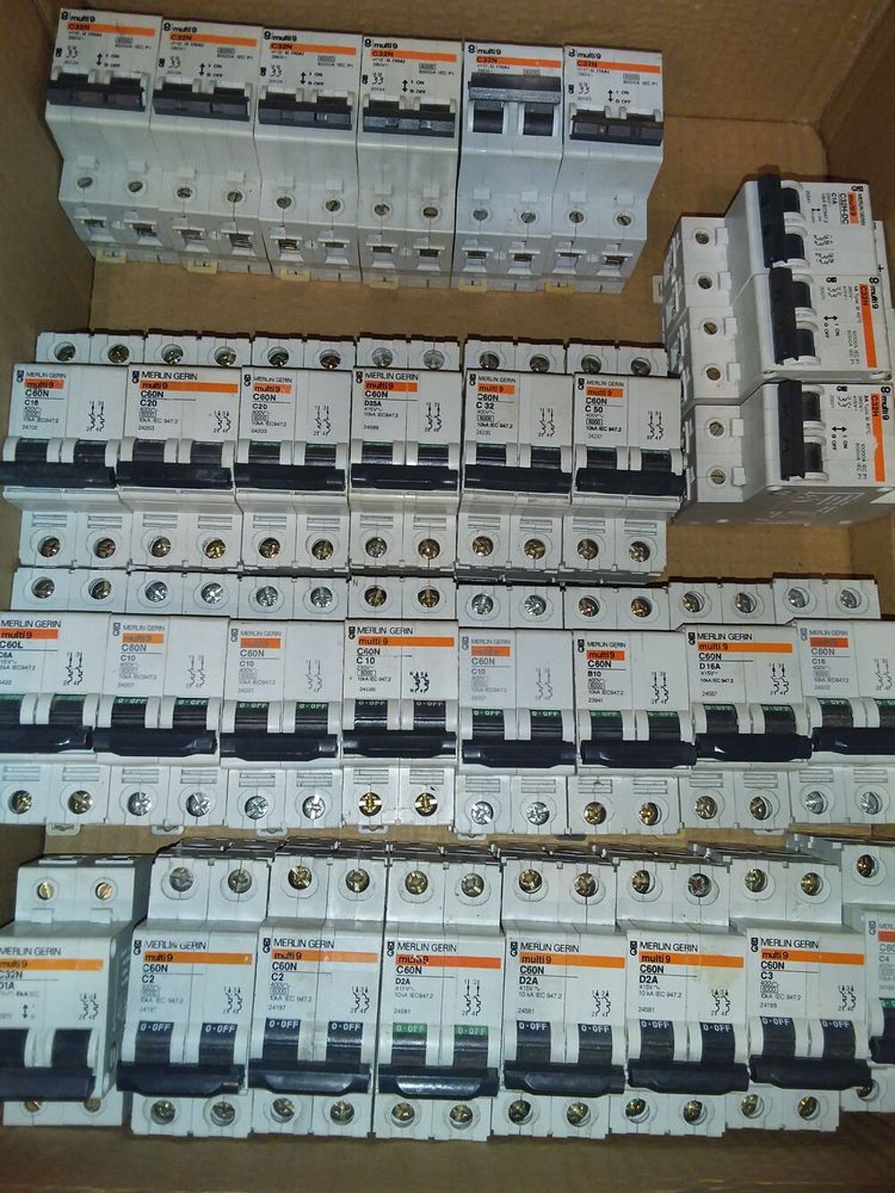 Disjoncteurs MERLIN GERIN MULTI 9 Bricolage