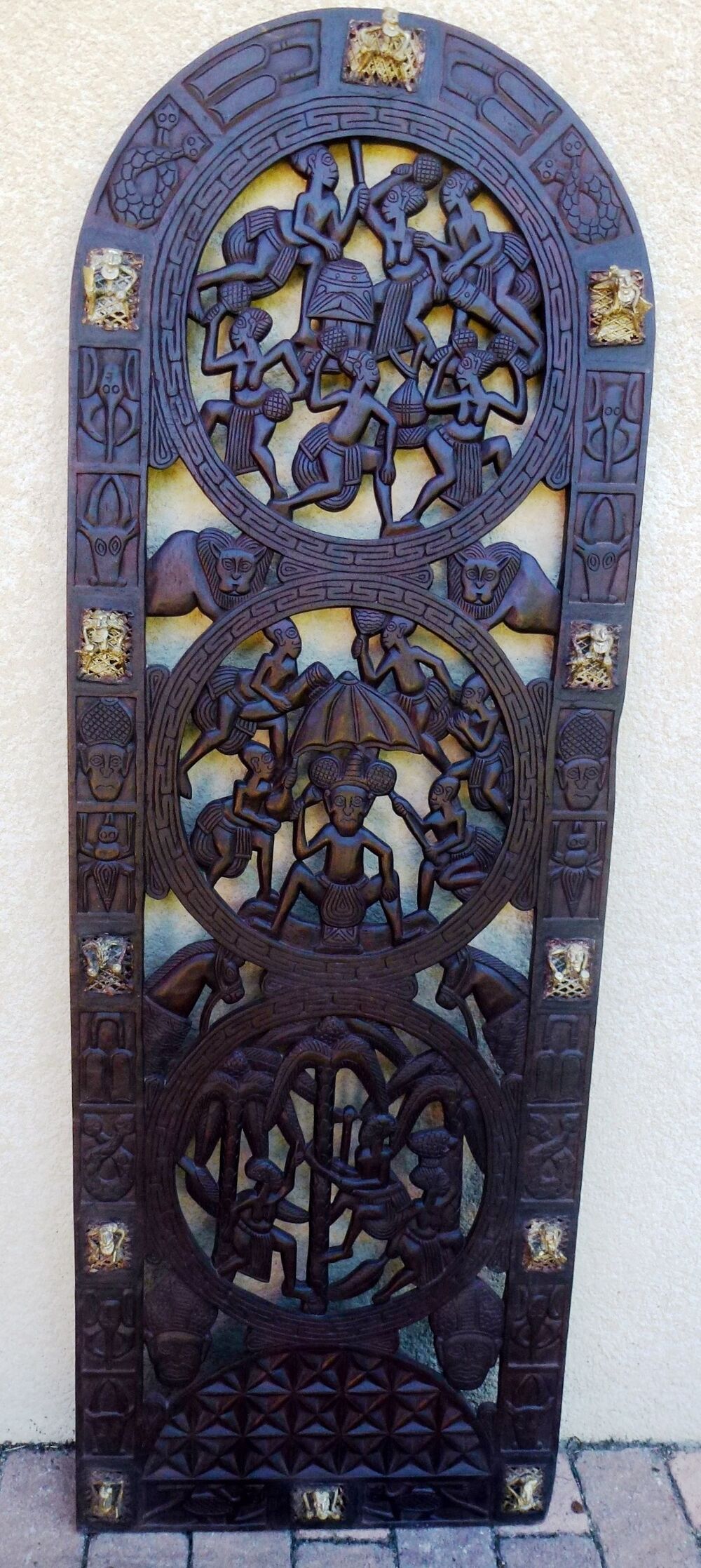 Porte Africaine Bamoun du Cameroun en bois sculpt&eacute; Meubles