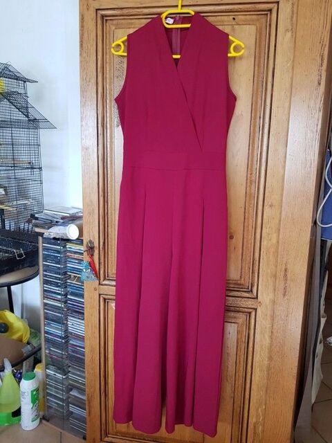 Combi salopette sans manches couleur Bordeau tres bon etat t 20 Viriat (01)