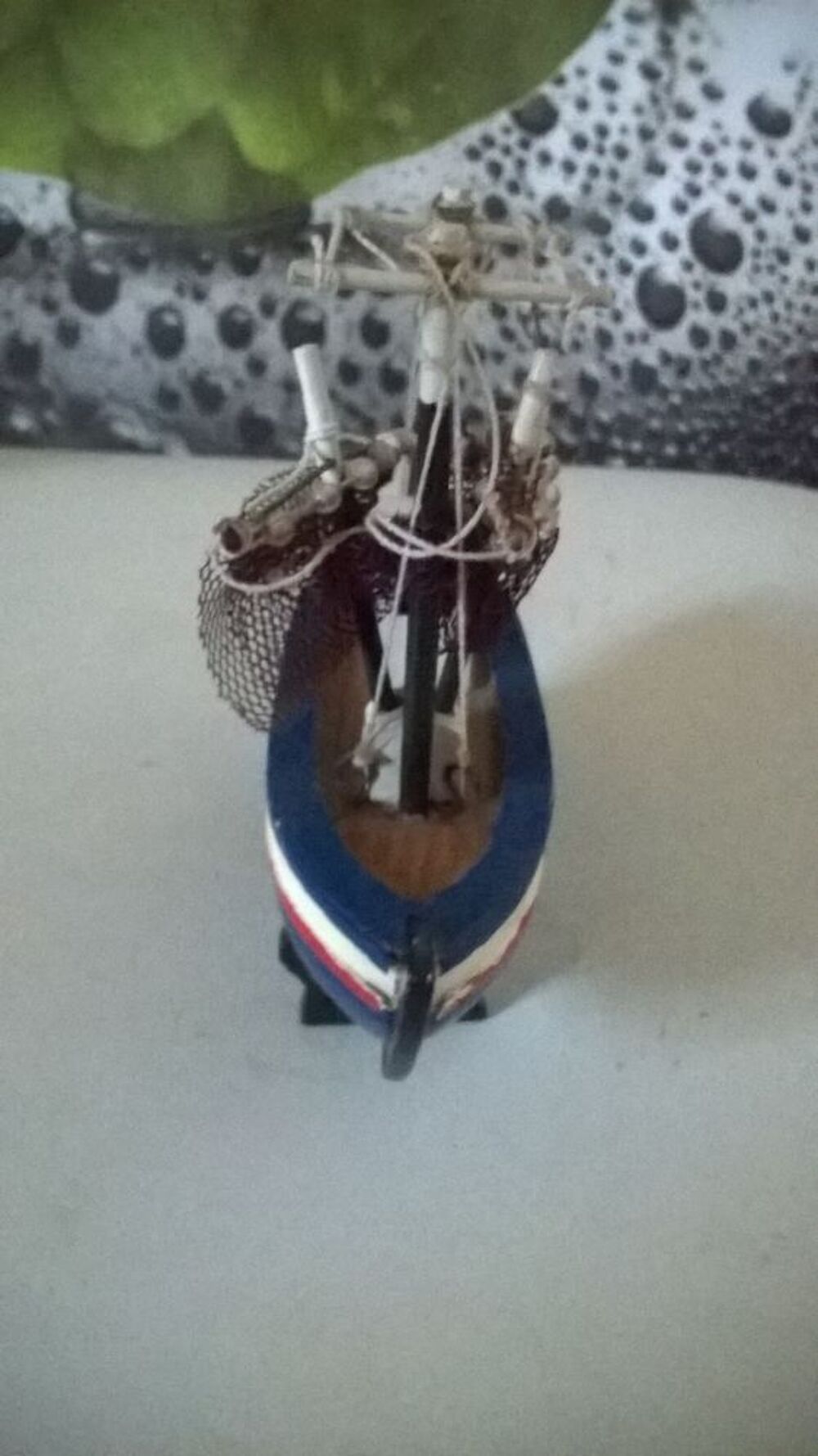 Maquette Bateau
Peche en mer
Avec filets 
13 cm de long
1 Décoration