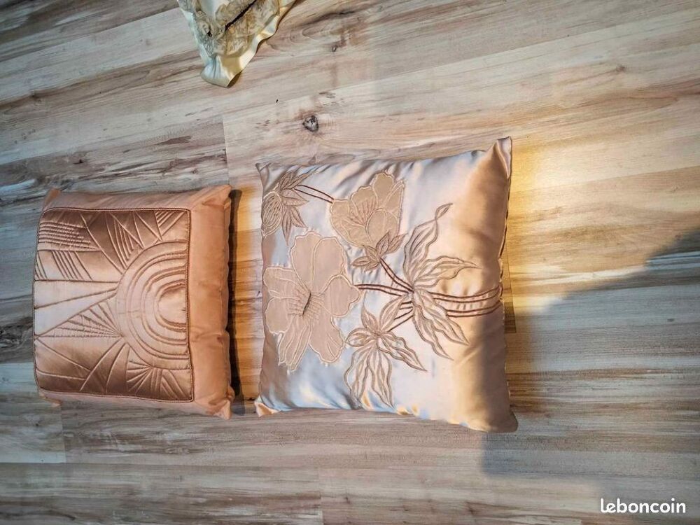 coussins neufs Décoration
