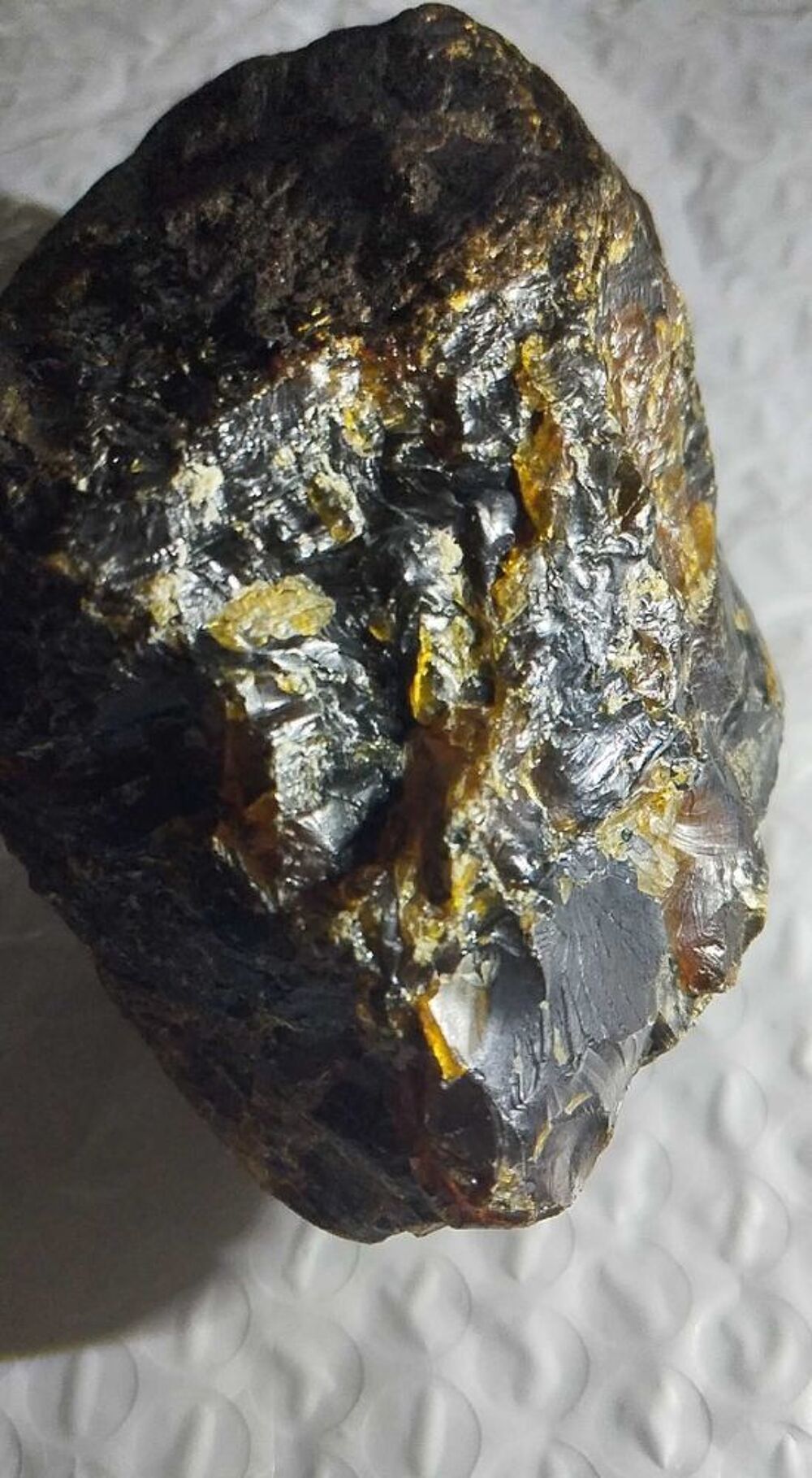 bloc d'ambre de Sumatra Indon&eacute;sie 140 g 
