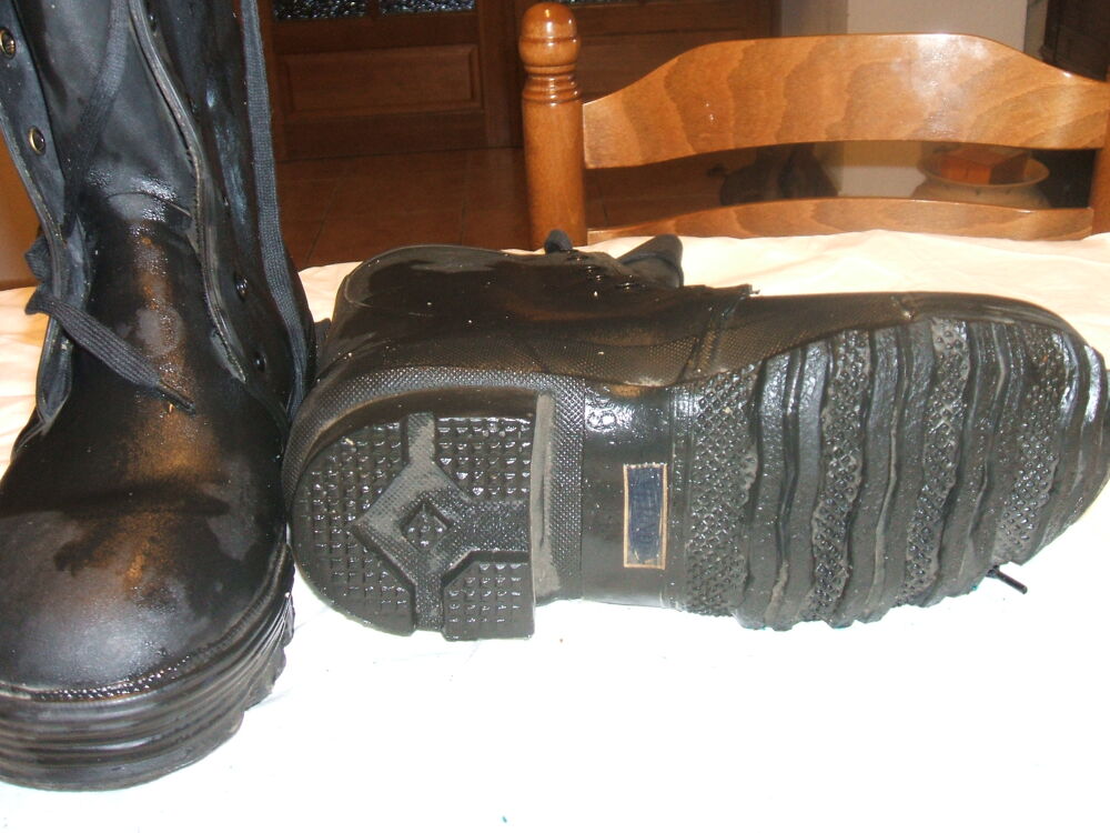 BOTTES GRAND FROID NEUVES ORIGINALES DE L'ARMEE FRANCAISE. Chaussures