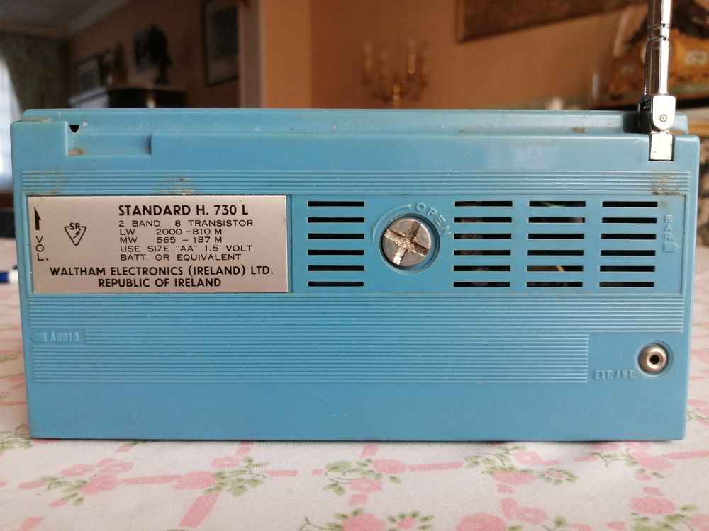 TRANSISTOR de 1965 WALTHAM (IRLANDAIS) avec HOUSSE CUIR 