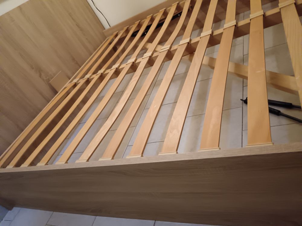 Lit complet
Meubles