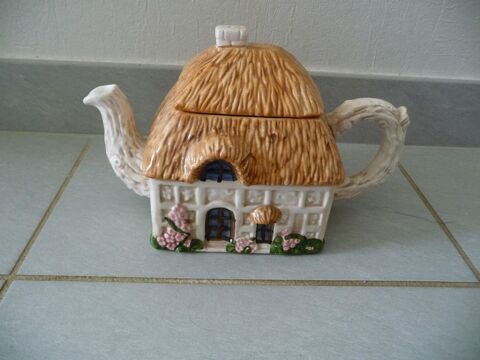 Th�i�re repr�sentant une jolie chaumi�re 20 Celles-sur-Belle (79)