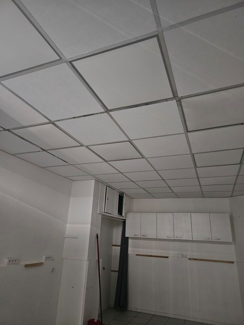 Vente Investisseur ? Local commercial de 20 m² avec vitrine sur rue Saintes