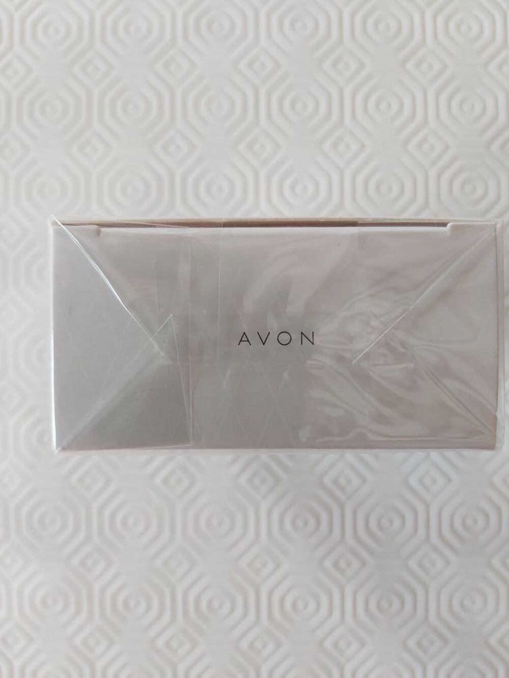 Eau de parfum Avon neuf Bijoux et montres