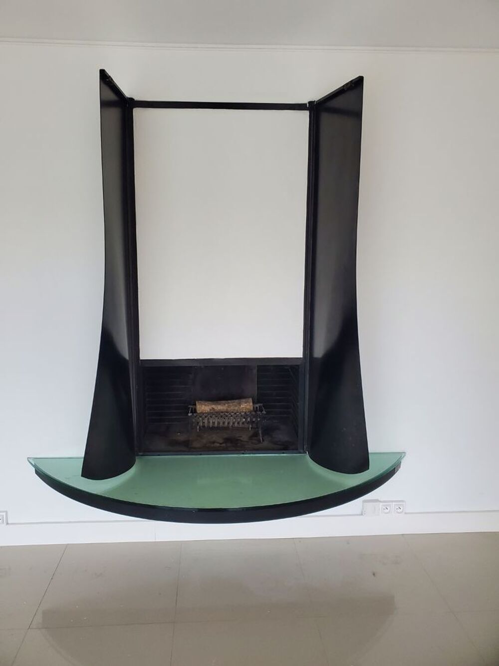 Chemin&eacute;e avec insert Meubles