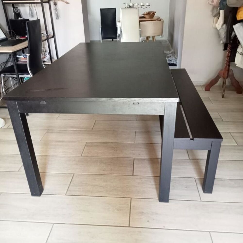 IKEA Table IKEA noire extensible avec 2 rallonges 12 pers
Meubles
