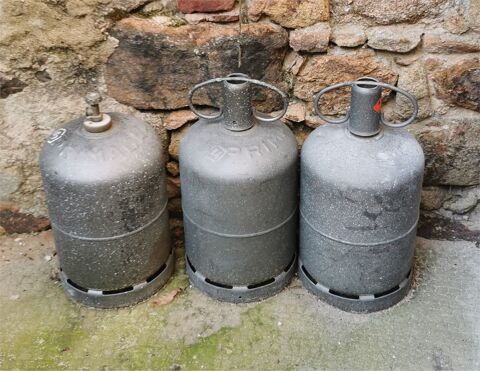 Cause vide maison trois bouteille de gaz butane 13 k 0 Artonne (63)