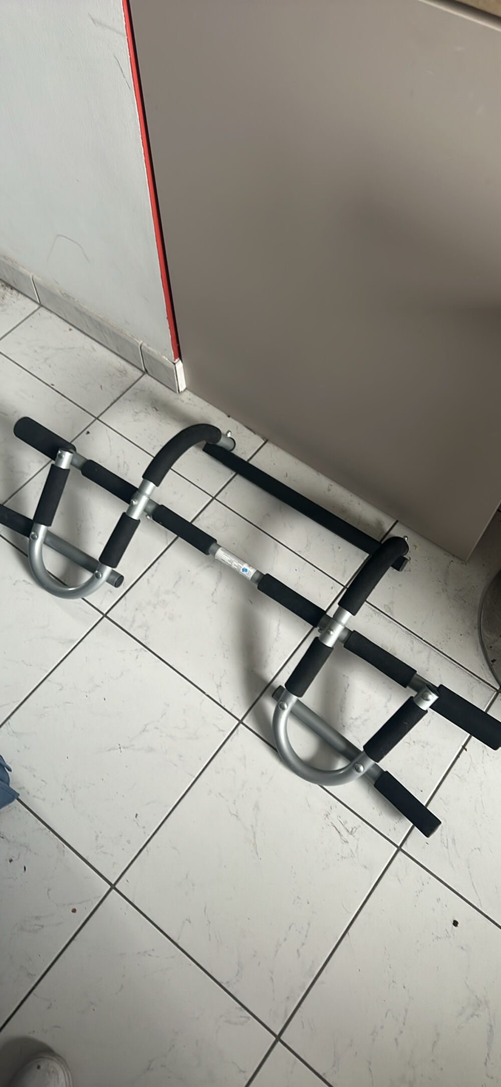Barre de traction pour cadre de porte - Excellente condition Sports